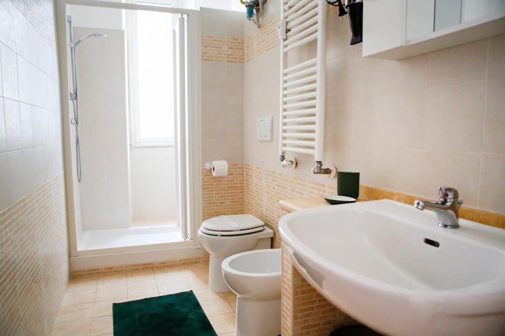 A Comfortable Apartment For You In San Lorenzo Rome Bagian luar foto